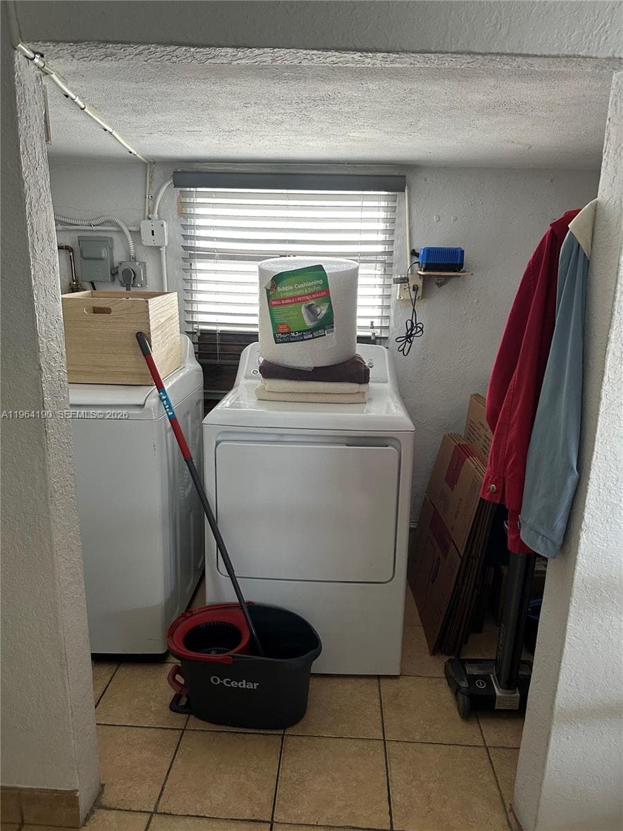 991 E 47th St, Hialeah FL 33013 — 39