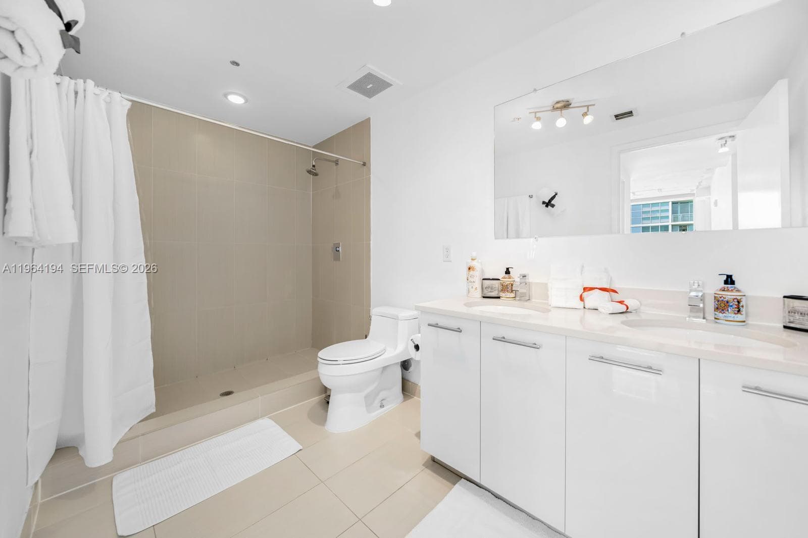 3250 NE 1st Ave # 1104, Miami FL 33137 — 11