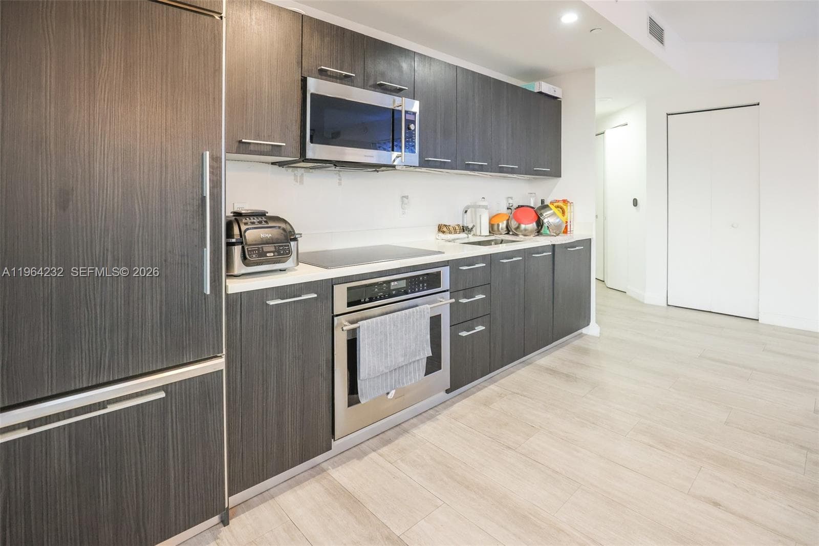 55 SW 9th St # 3906, Miami FL 33130 — 21
