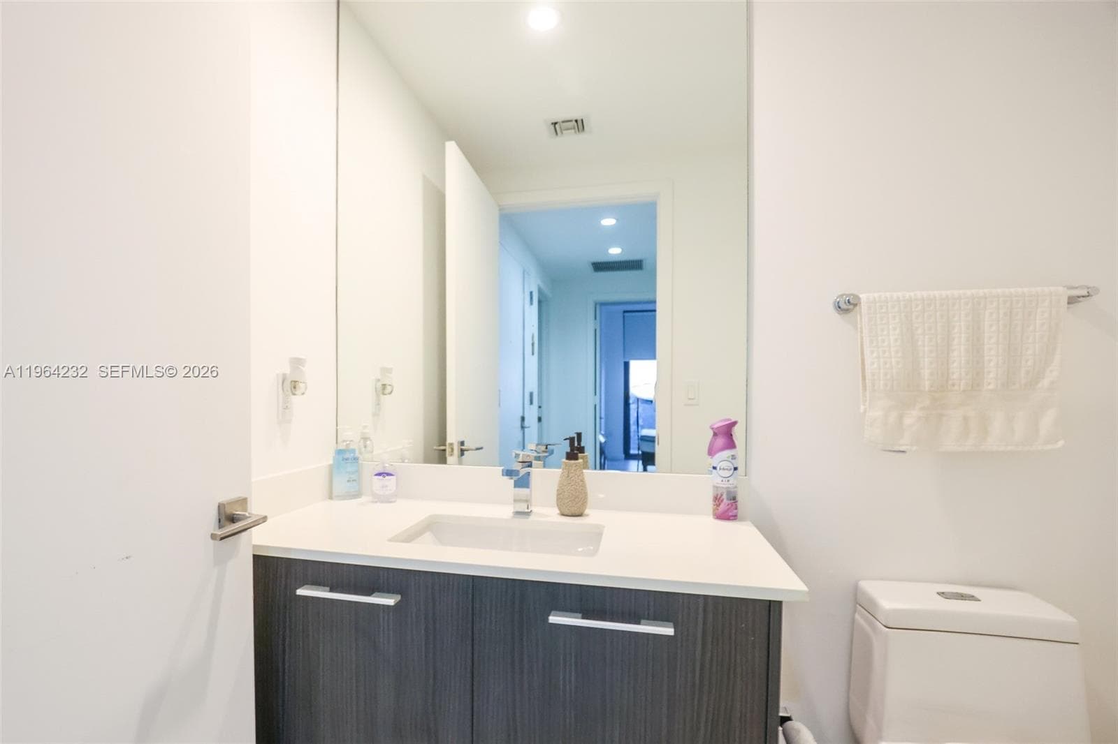 55 SW 9th St # 3906, Miami FL 33130 — 27
