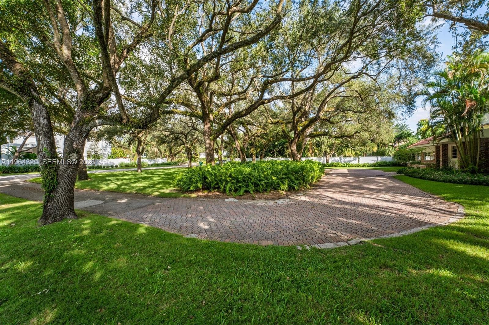 7301 Ponce De Leon Rd, Miami FL 33143 — 13