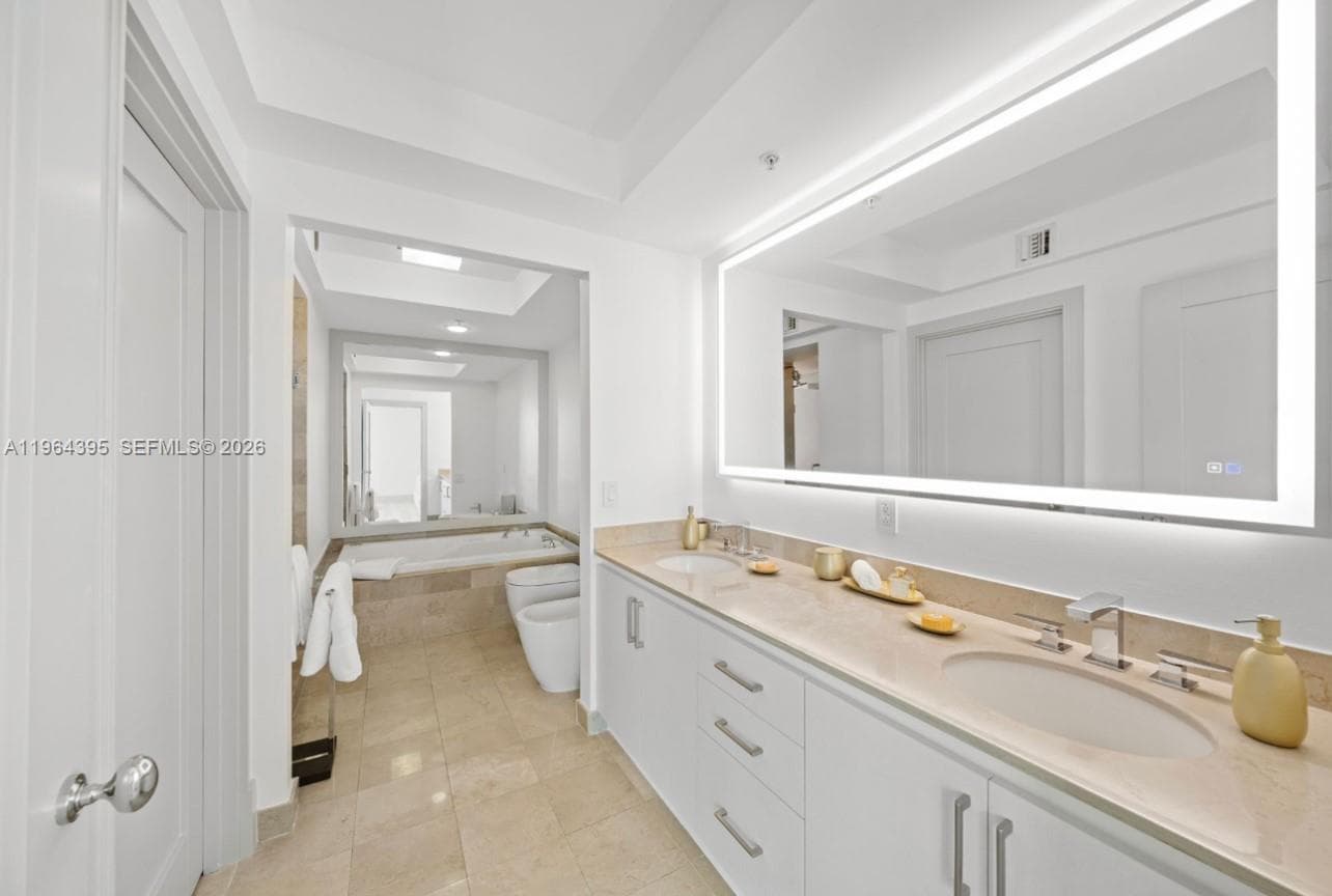 1500 Ocean Dr # 1210, Miami Beach FL 33139 — 18