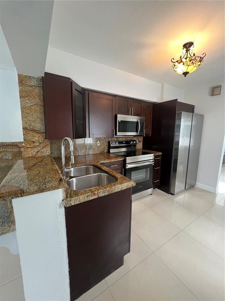 6823 SW 25th St, Miami FL 33155 — 4