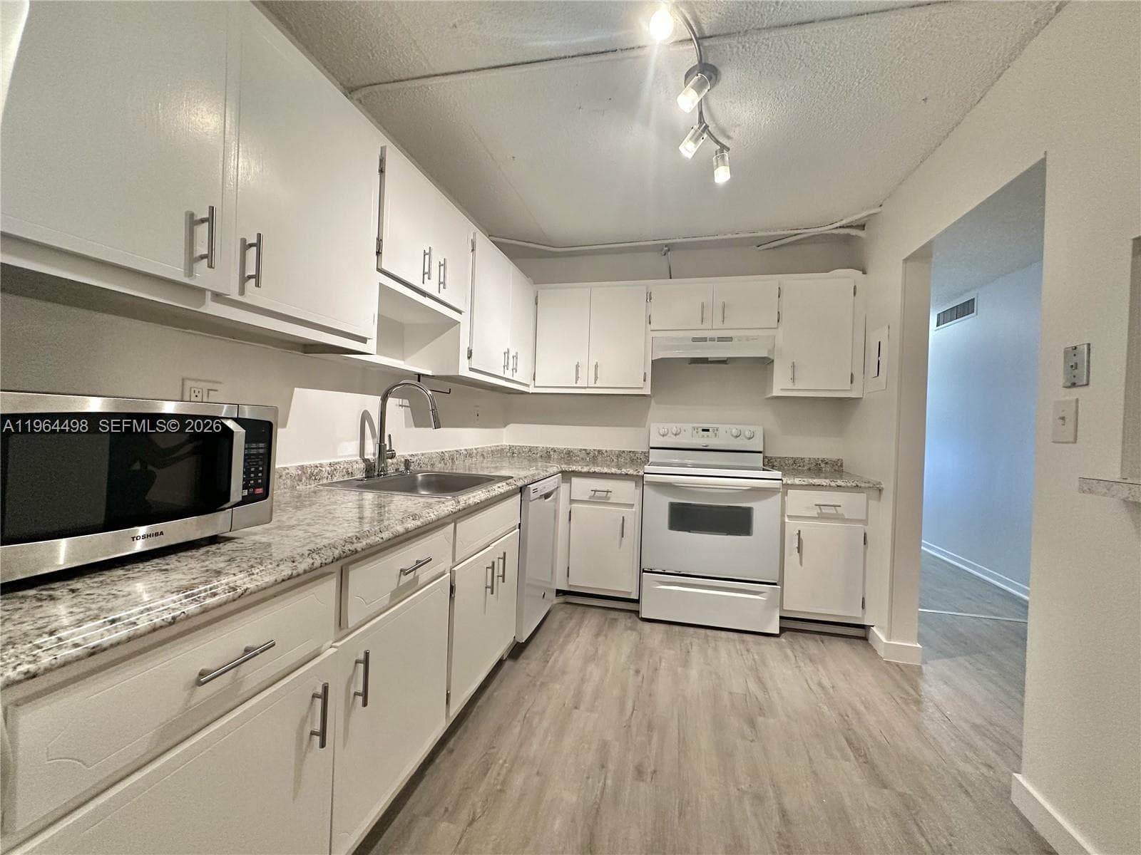 1470 NE 125th Ter # 210, North Miami FL 33161 — 3