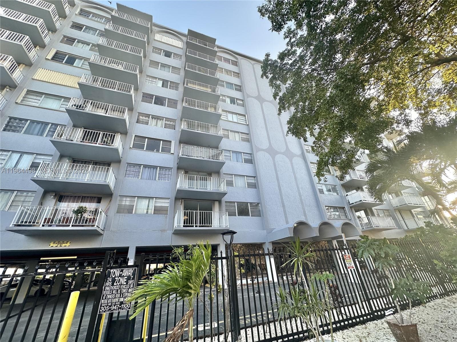 1470 NE 125th Ter # 210, North Miami FL 33161 — 25