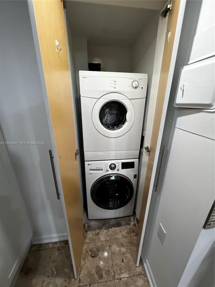 1717 N Bayshore Dr # 1057, Miami FL 33132 — 16