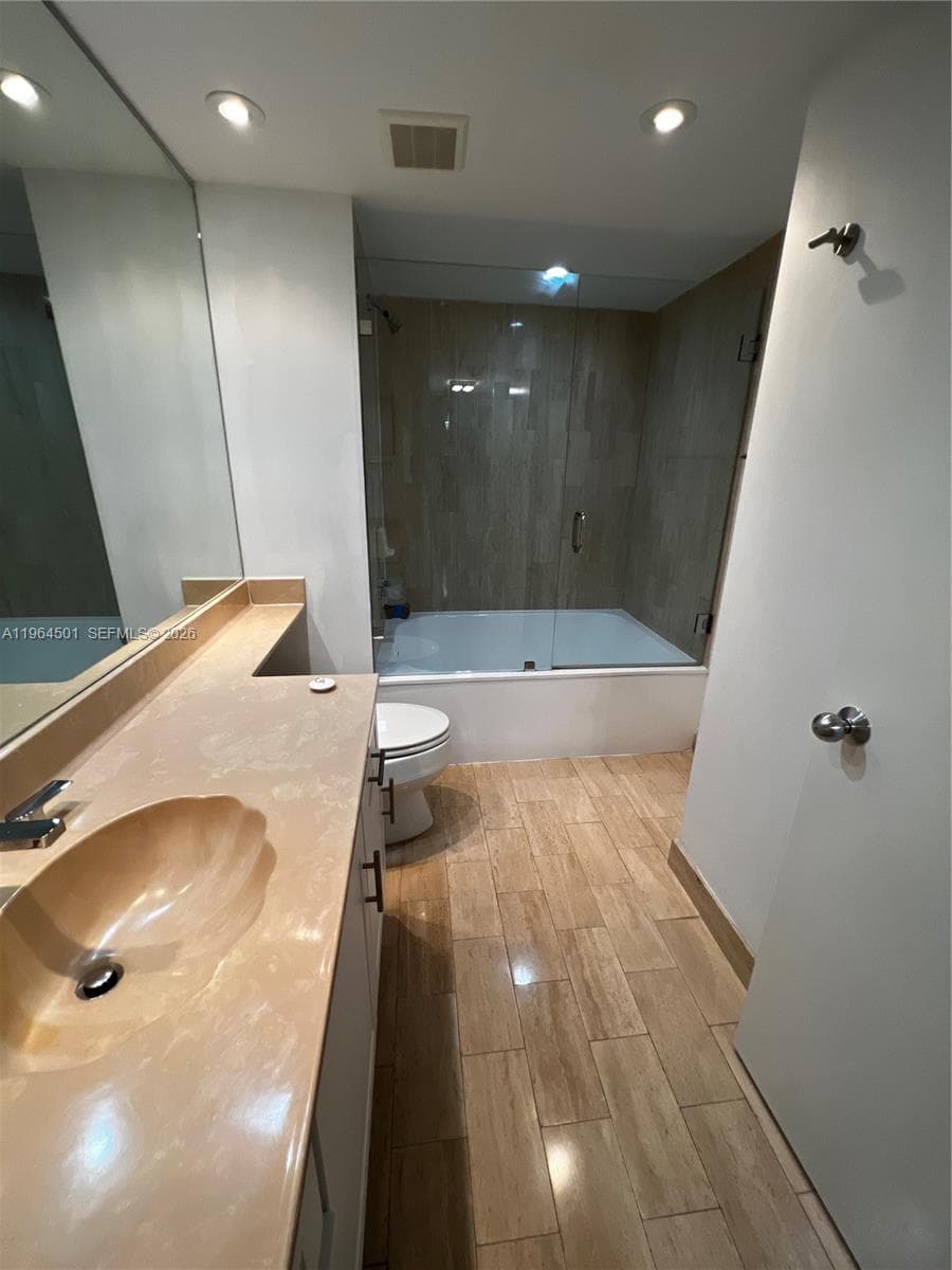1717 N Bayshore Dr # 1057, Miami FL 33132 — 28