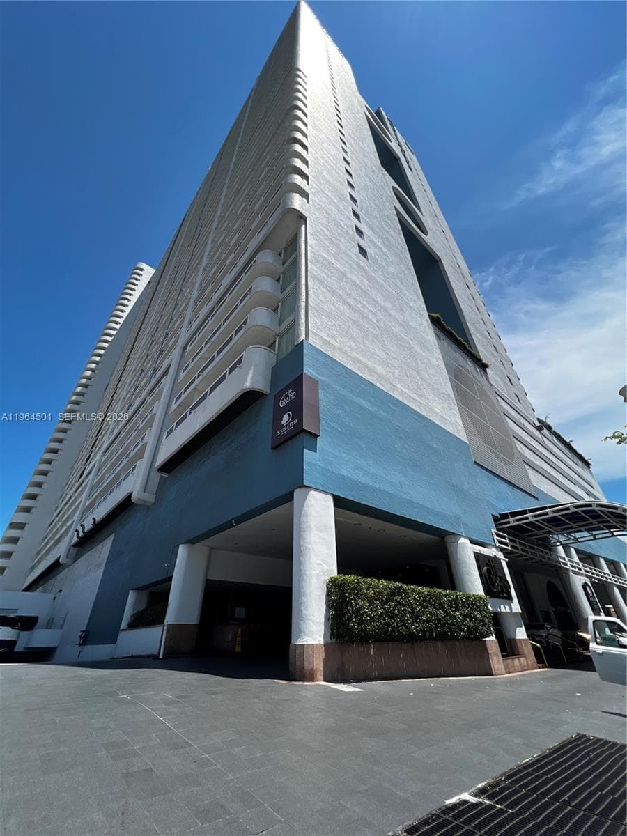 1717 N Bayshore Dr # 1057, Miami FL 33132 — 31