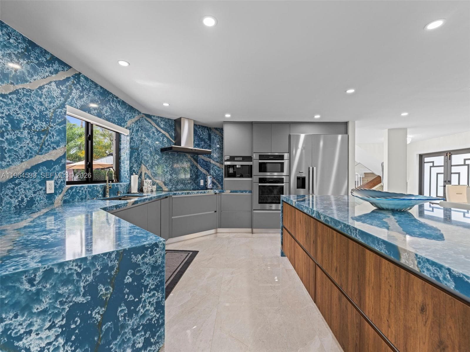 6180 Pine Tree Dr, Miami Beach FL 33140 — 23