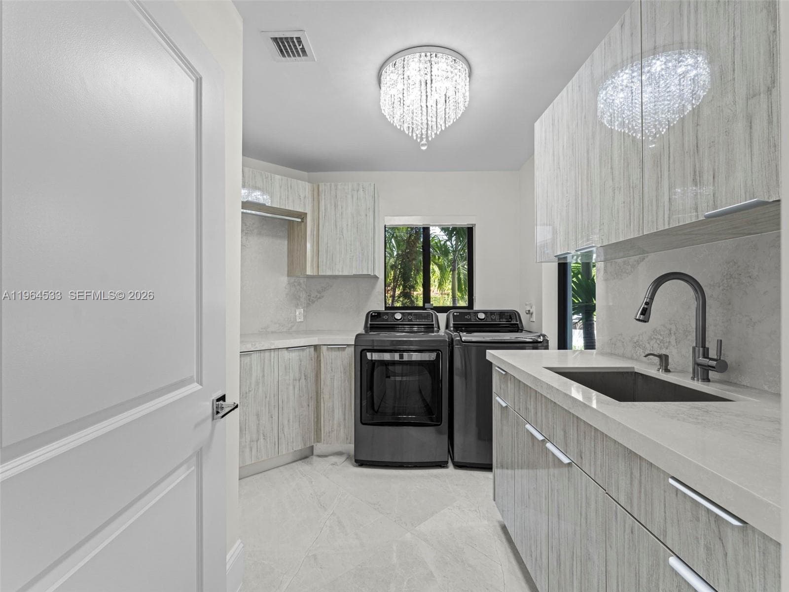 6180 Pine Tree Dr, Miami Beach FL 33140 — 27