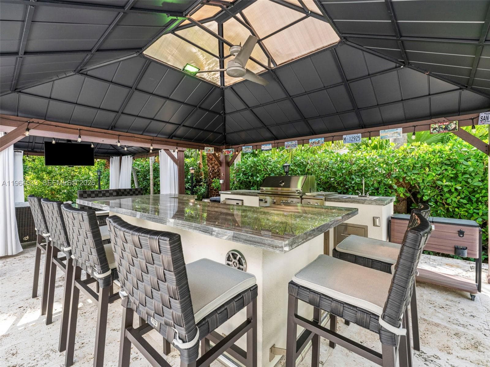 6180 Pine Tree Dr, Miami Beach FL 33140 — 52