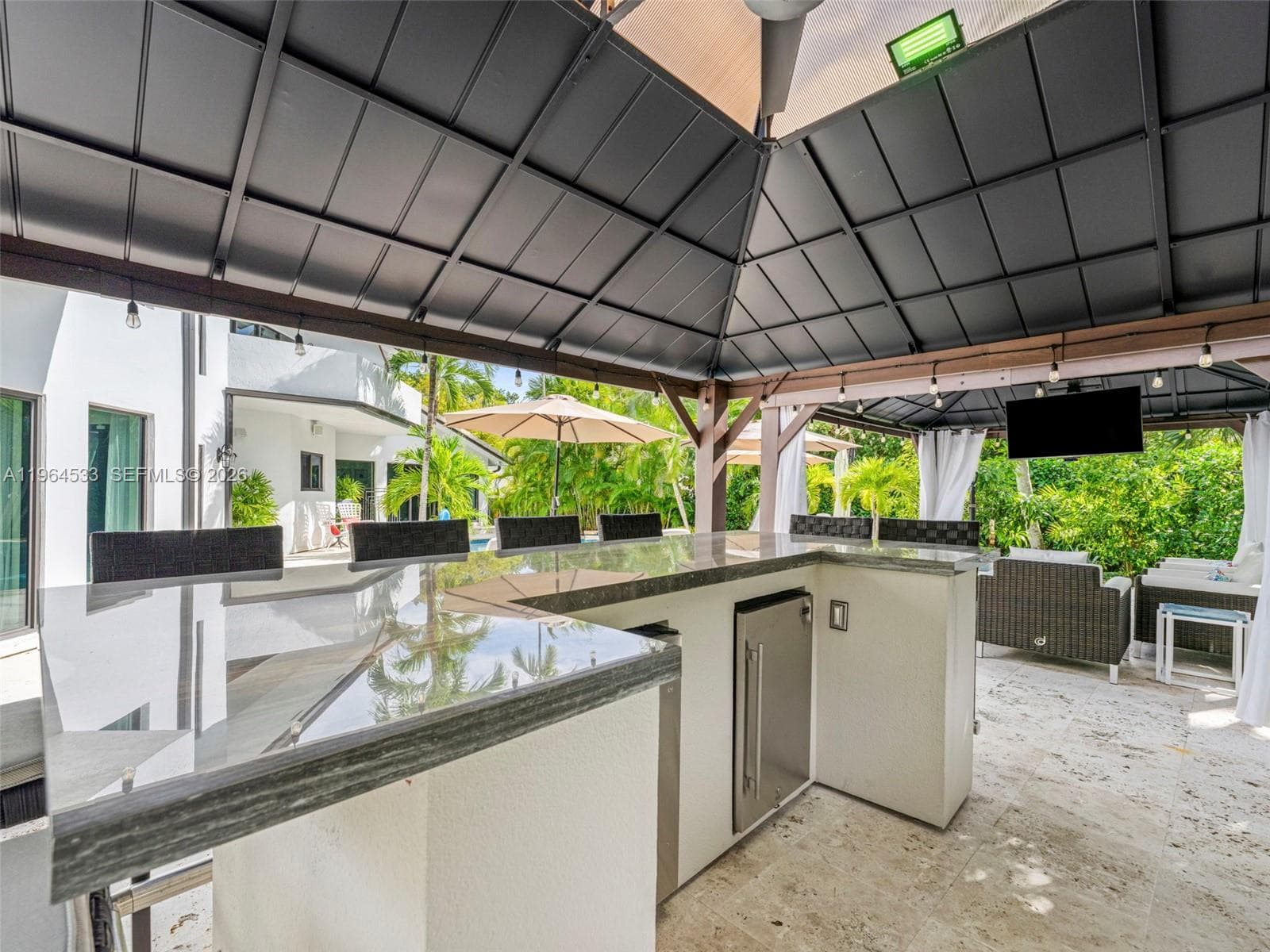 6180 Pine Tree Dr, Miami Beach FL 33140 — 53