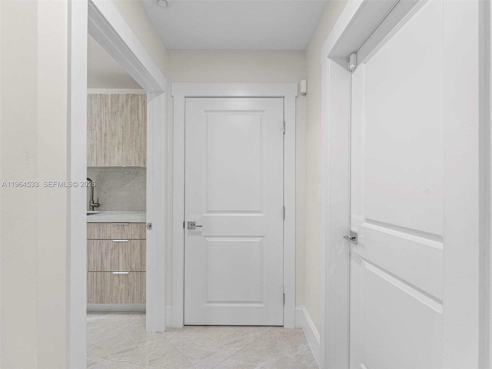 6180 Pine Tree Dr, Miami Beach FL 33140 — 26