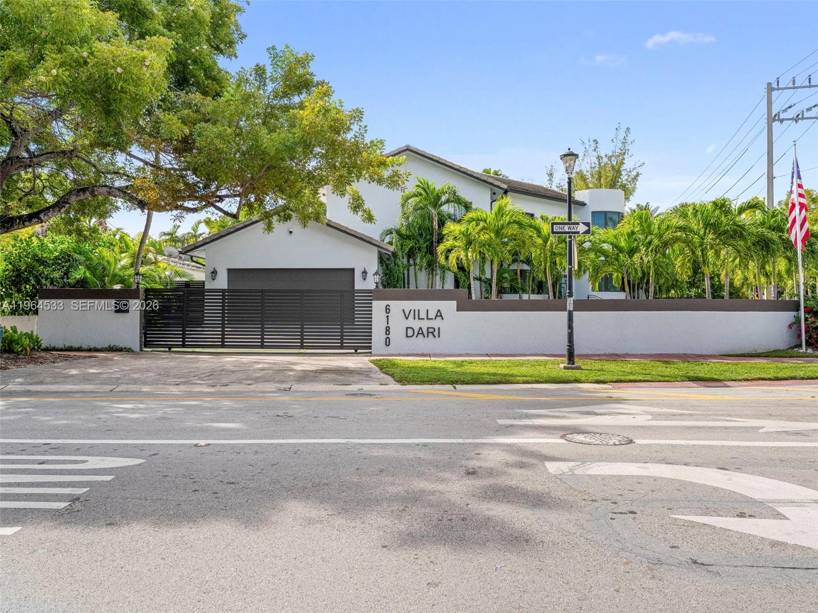 6180 Pine Tree Dr, Miami Beach FL 33140 — 63