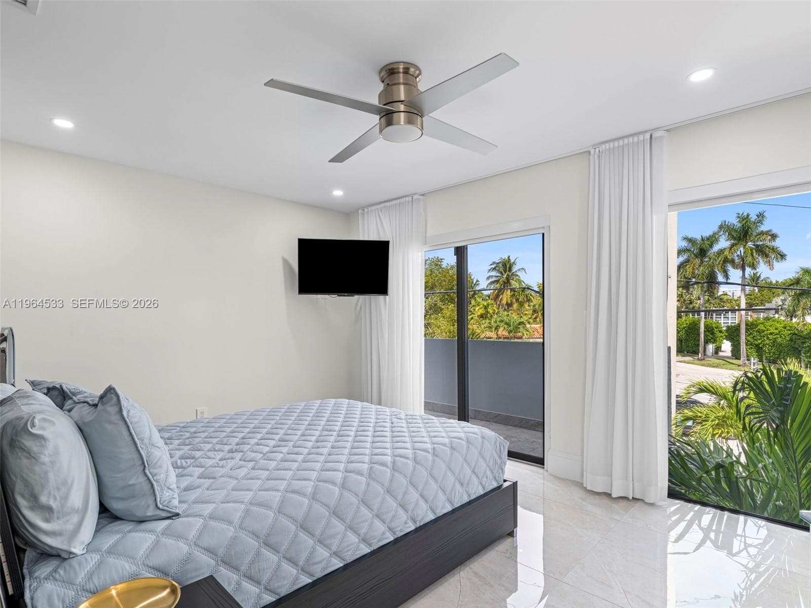 6180 Pine Tree Dr, Miami Beach FL 33140 — 32