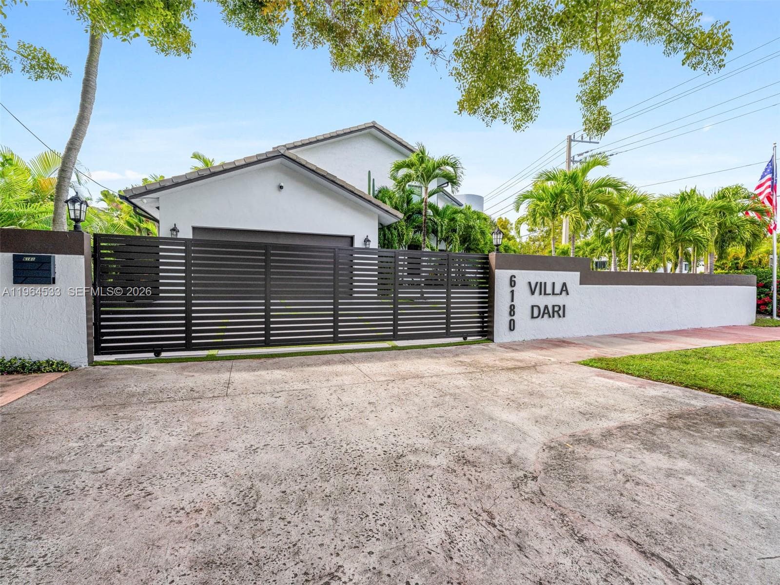 6180 Pine Tree Dr, Miami Beach FL 33140 — 5