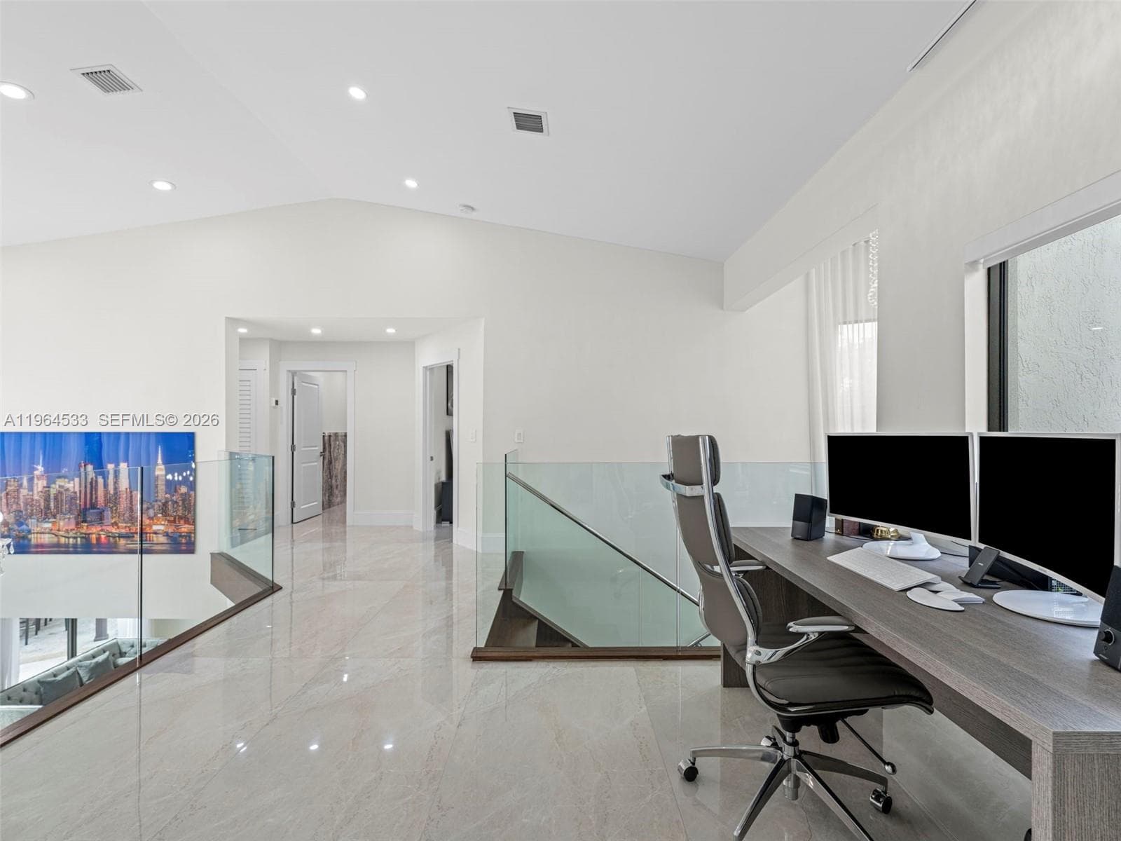 6180 Pine Tree Dr, Miami Beach FL 33140 — 37