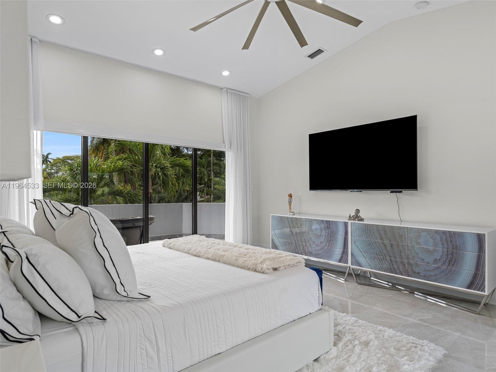 6180 Pine Tree Dr, Miami Beach FL 33140 — 39