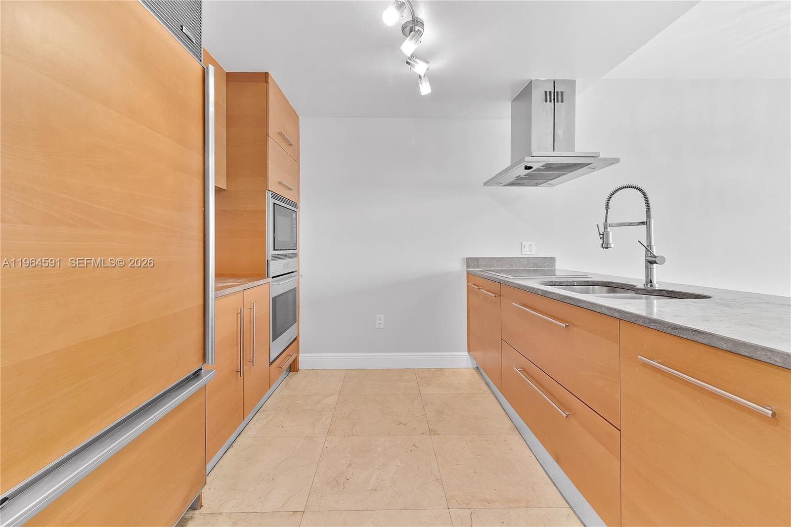 465 Brickell Ave # 917, Miami FL 33131 — 5