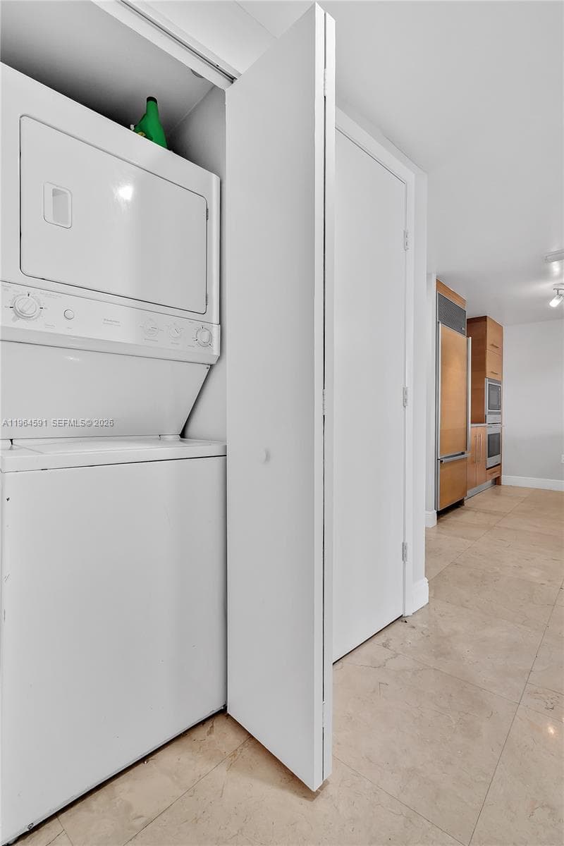 465 Brickell Ave # 917, Miami FL 33131 — 15