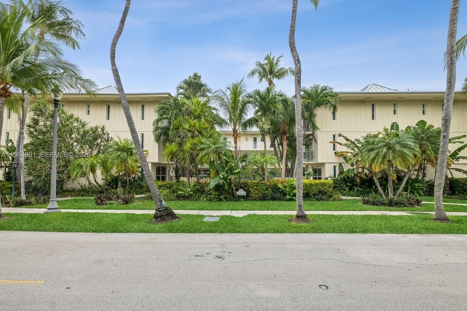 255 Sunrise Dr # 107, Key Biscayne FL 33149 — 2