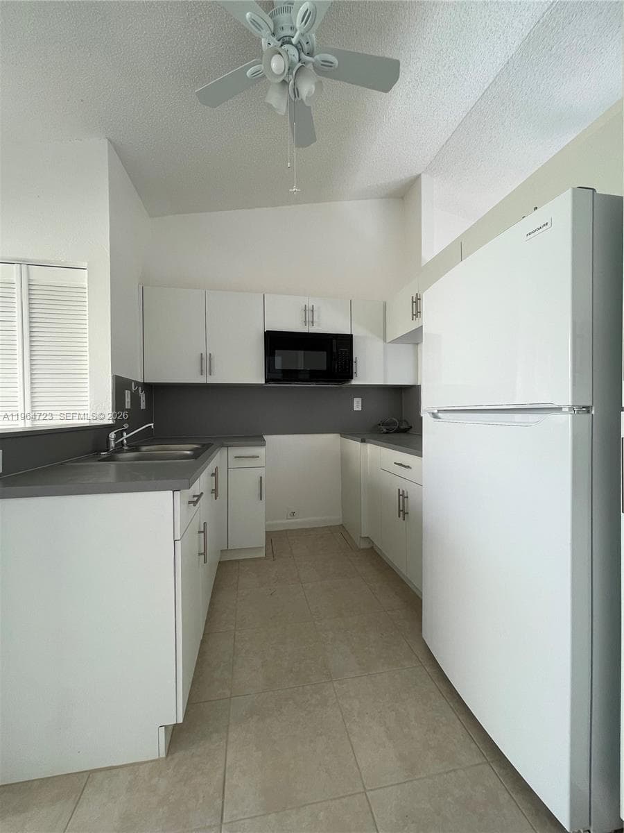 1210 San Remo Cir, Homestead FL 33035 — 1