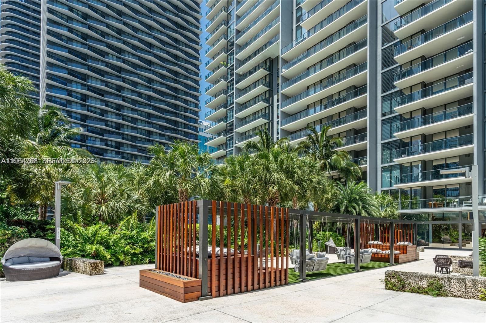 88 SW 7th St # 2204, Miami FL 33130 — 52