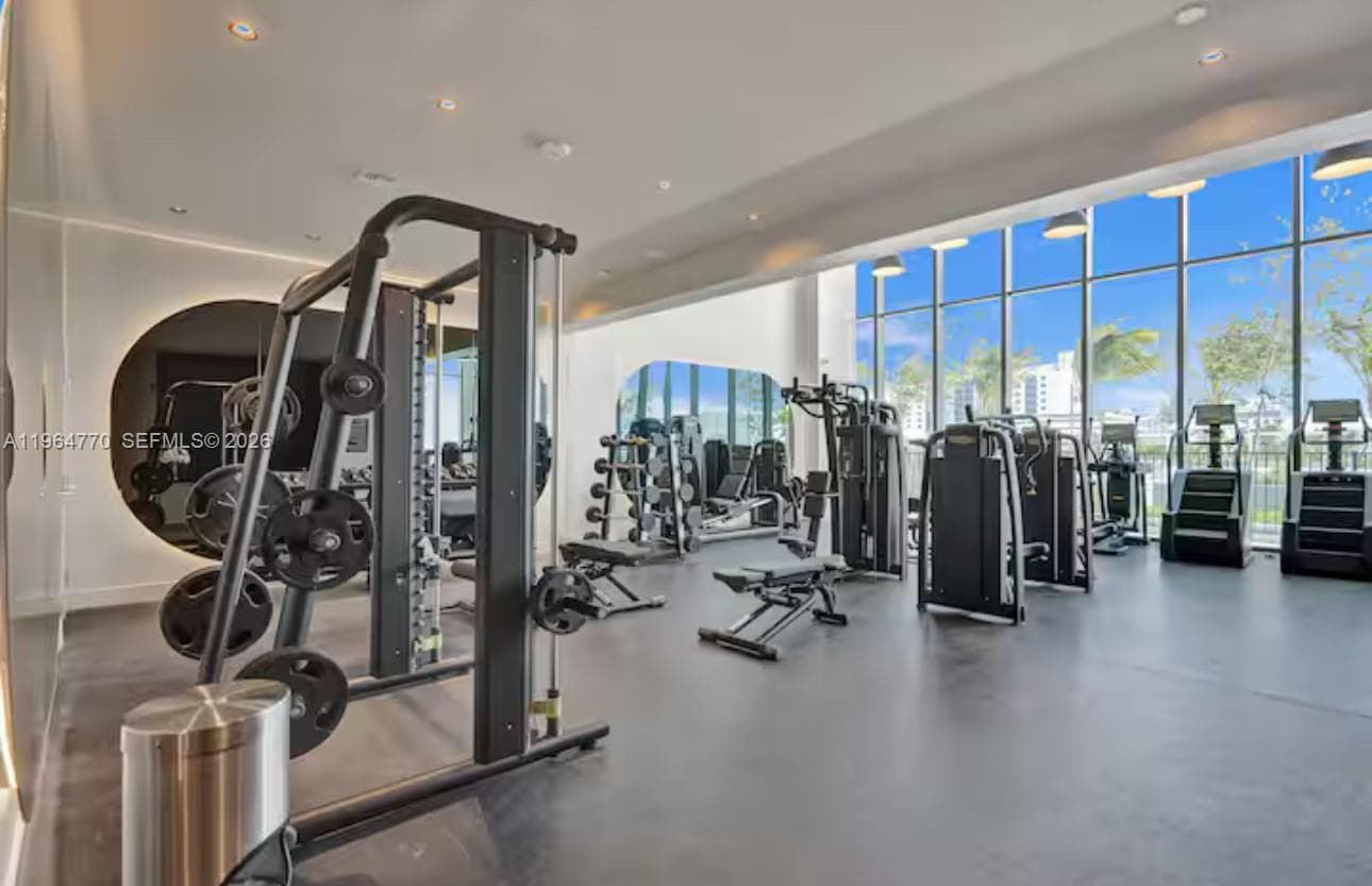 580 72 # 1713, Miami Beach FL 33141 — 23