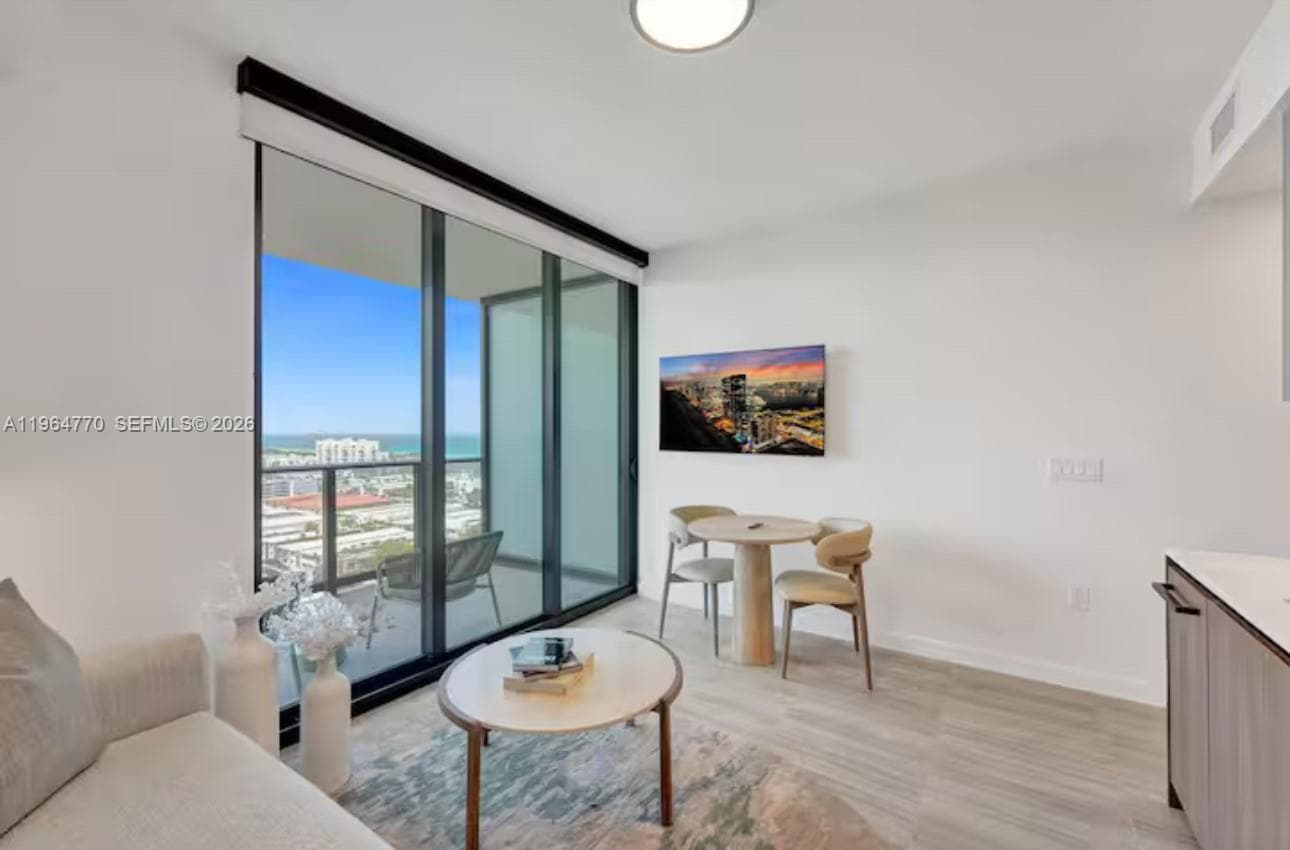580 72 # 1713, Miami Beach FL 33141 — 2