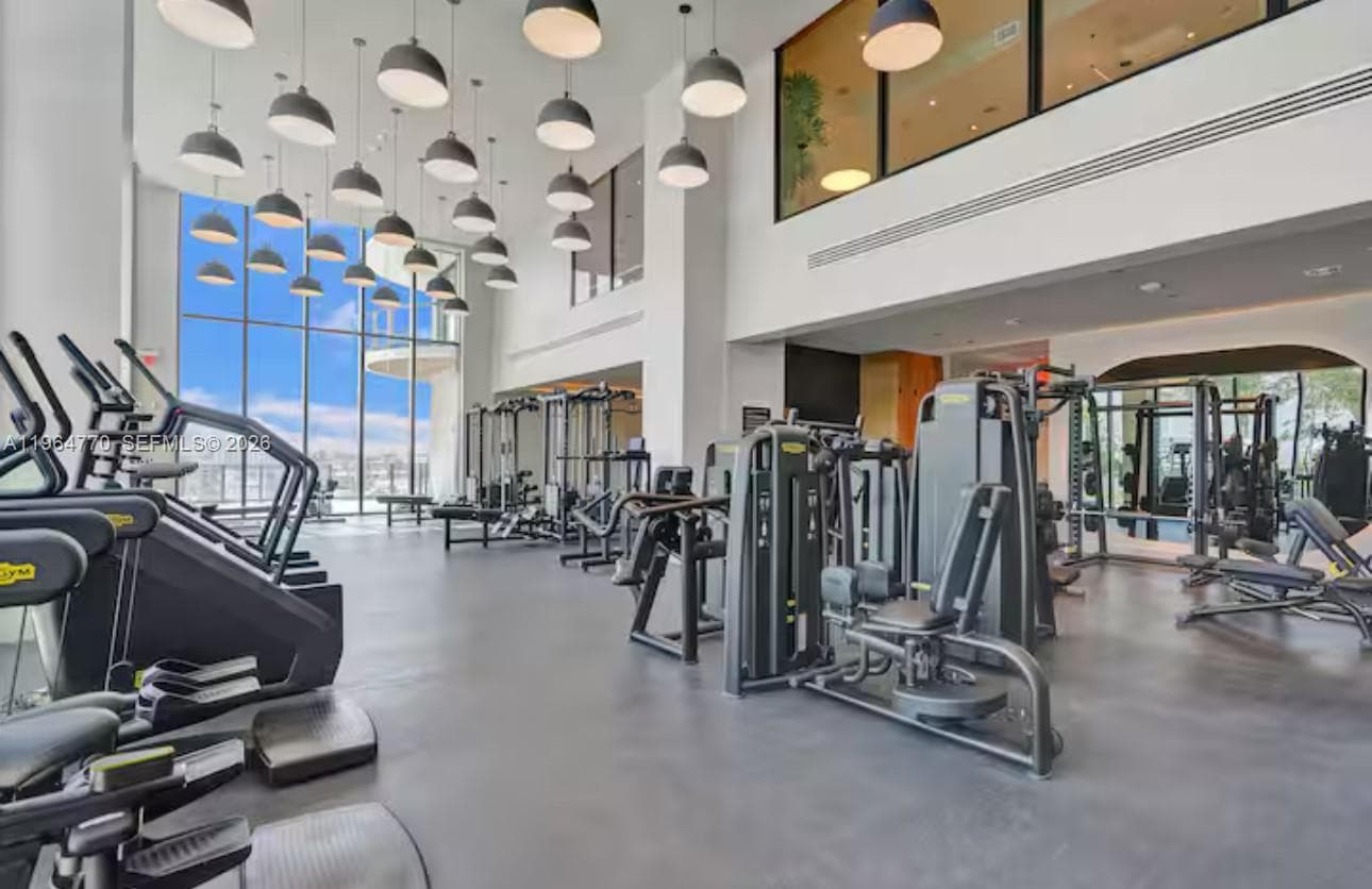 580 72 # 1713, Miami Beach FL 33141 — 22