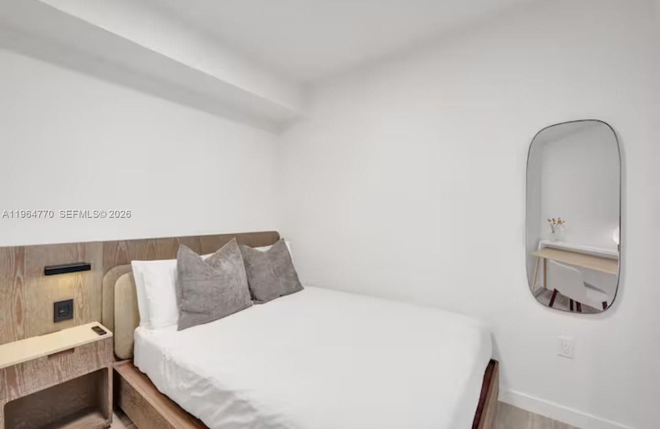 580 72 # 1713, Miami Beach FL 33141 — 7