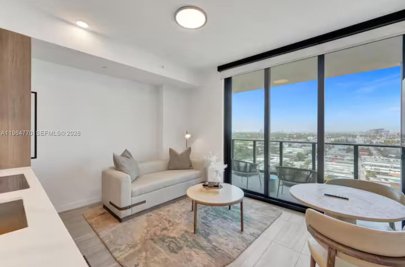580 72 # 1713, Miami Beach FL 33141 — 1