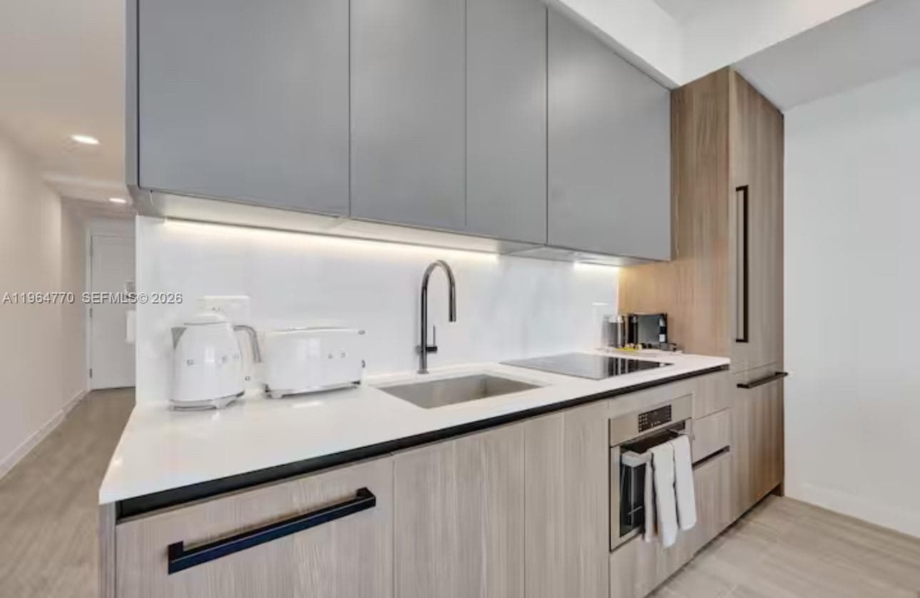 580 72 # 1713, Miami Beach FL 33141 — 5