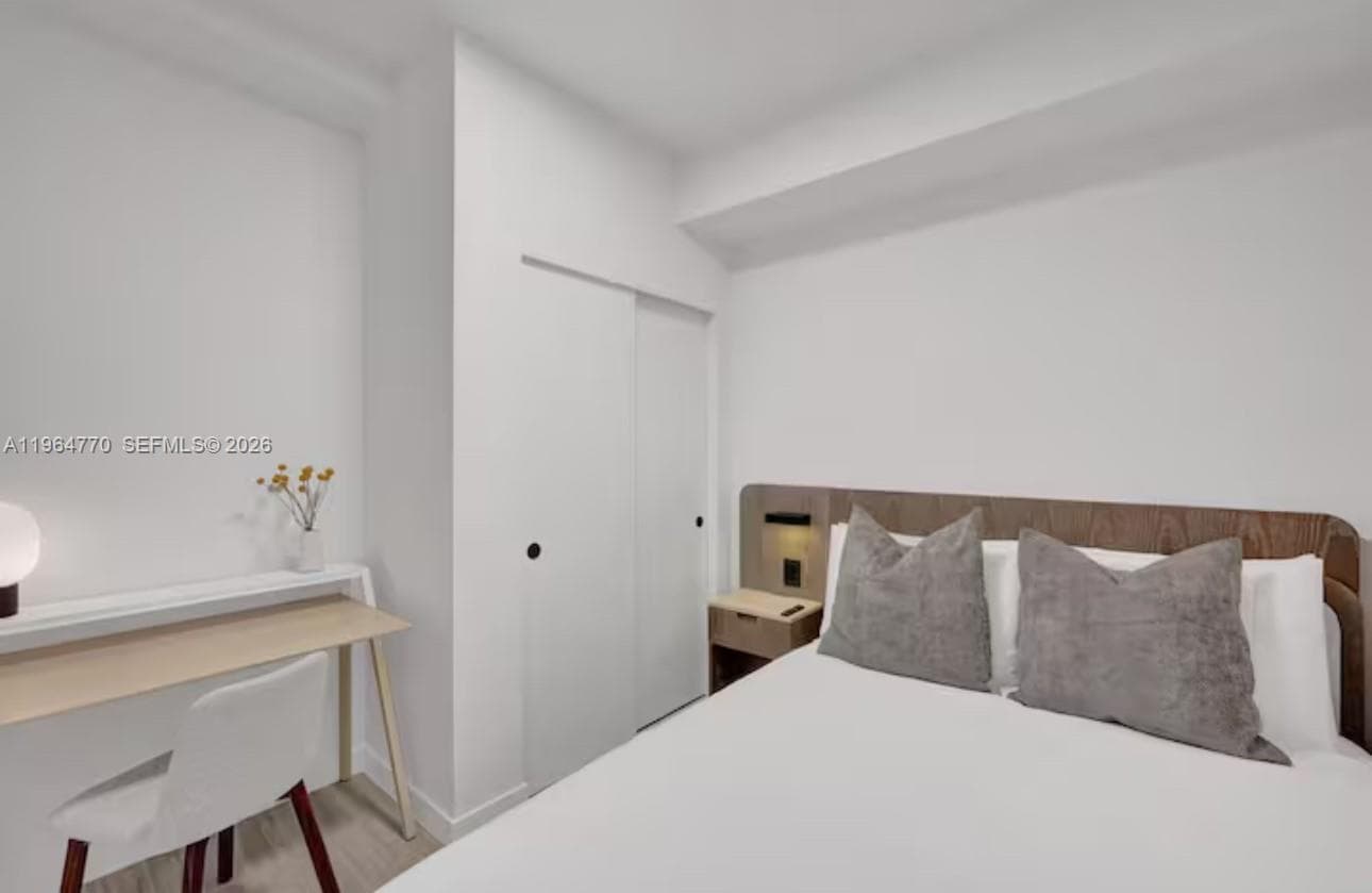 580 72 # 1713, Miami Beach FL 33141 — 9