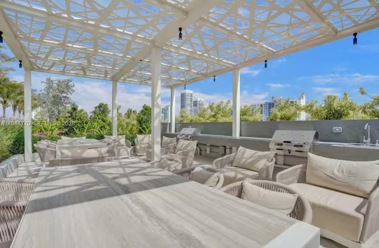 580 72 # 1713, Miami Beach FL 33141 — 18
