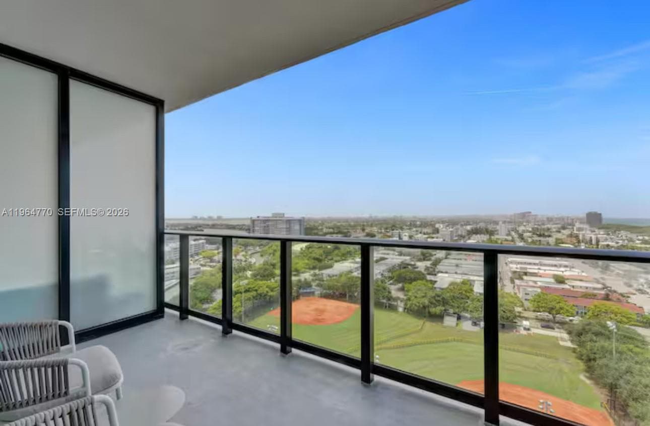 580 72 # 1713, Miami Beach FL 33141 — 4