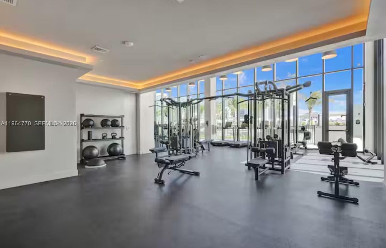 580 72 # 1713, Miami Beach FL 33141 — 21