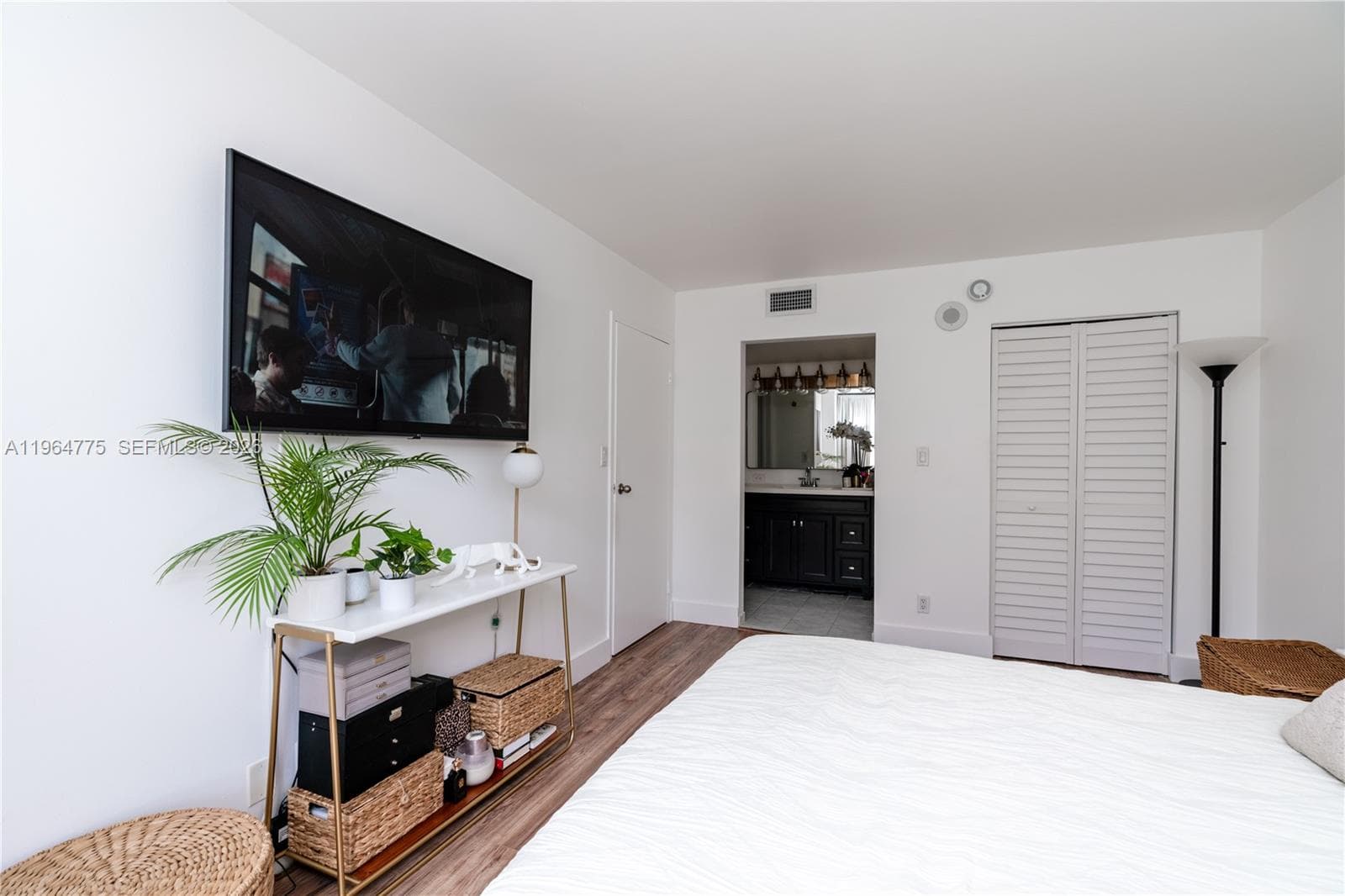 17021 N Bay Rd # 526, Sunny Isles Beach FL 33160 — 19
