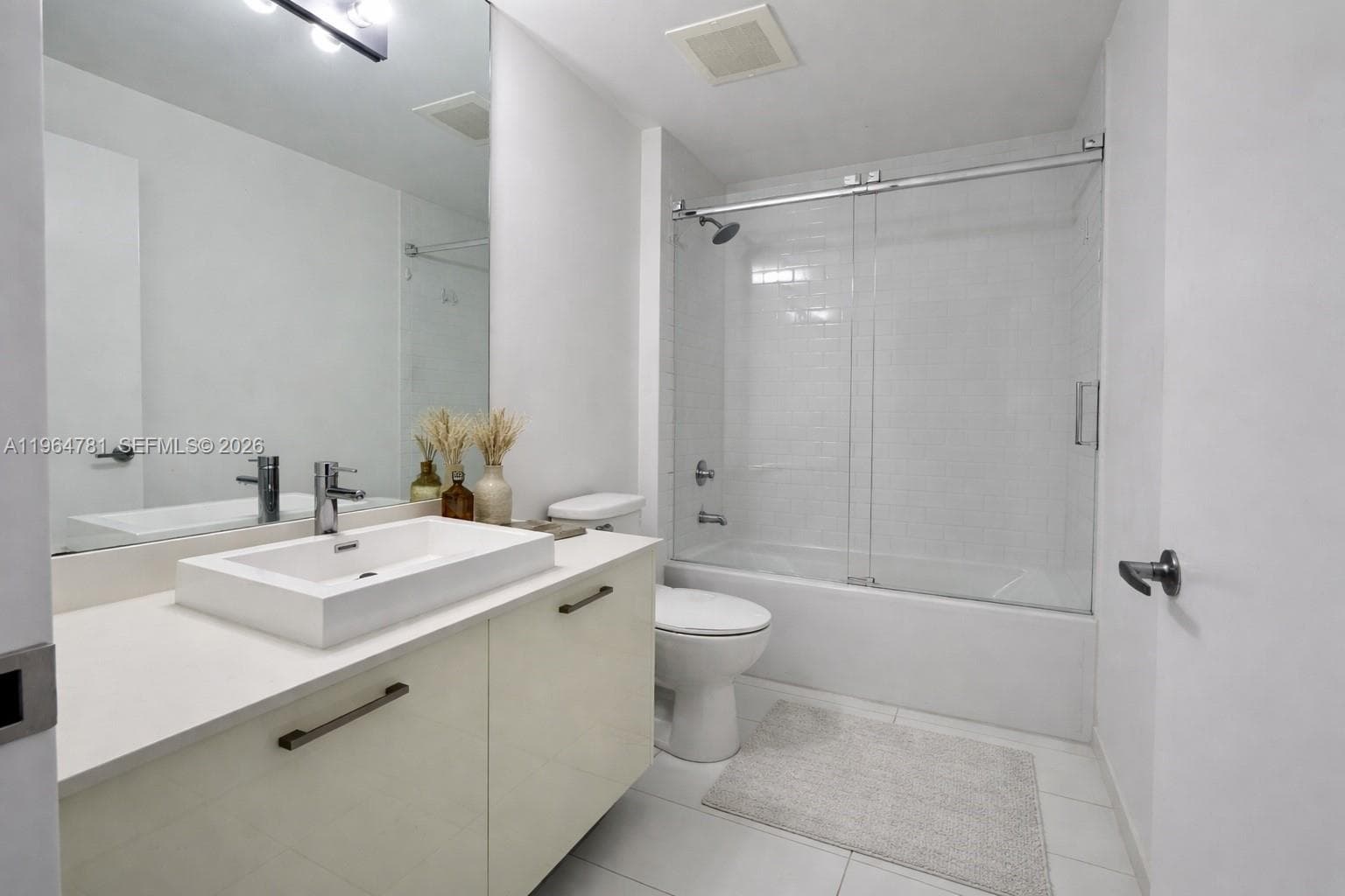 151 SE 1st St # 1501, Miami FL 33131 — 3