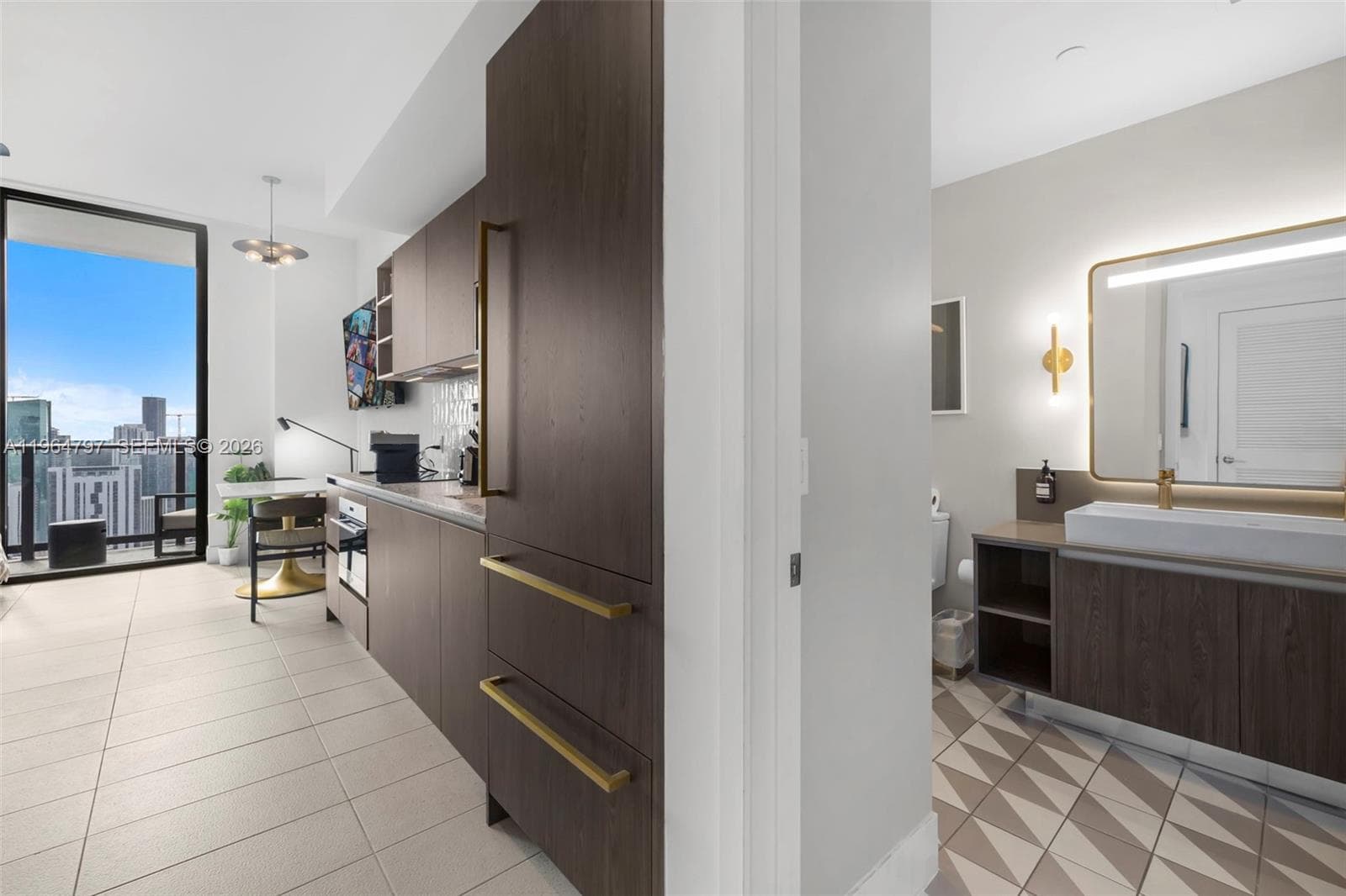 159 NE 6th St # 4910, Miami FL 33132 — 5