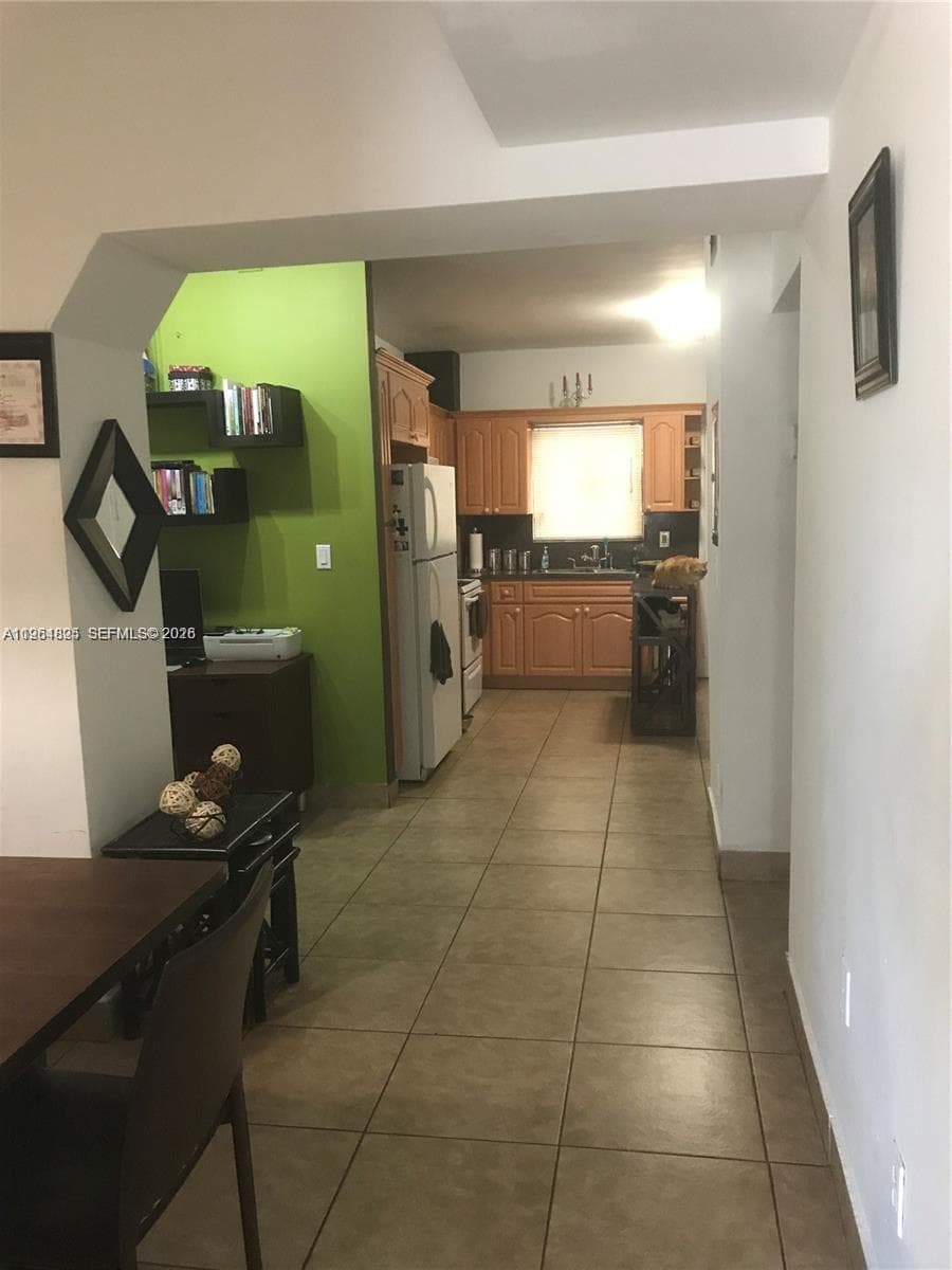 1960 Marseille Dr # 305, Miami Beach FL 33141 — 9