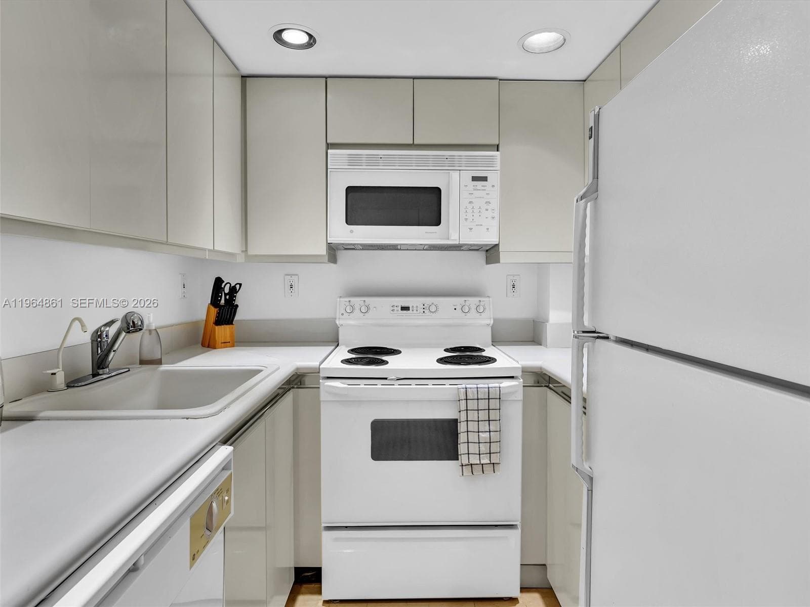 21150 Point Pl # 305, Aventura FL 33180 — 3