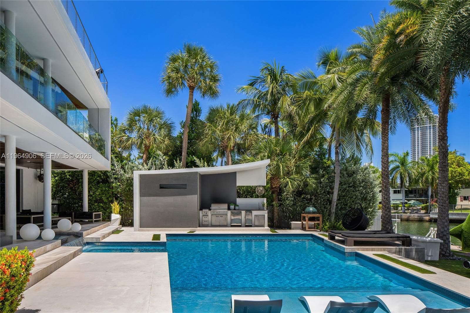 528 Lakeview Ct, Miami Beach FL 33140 — 77