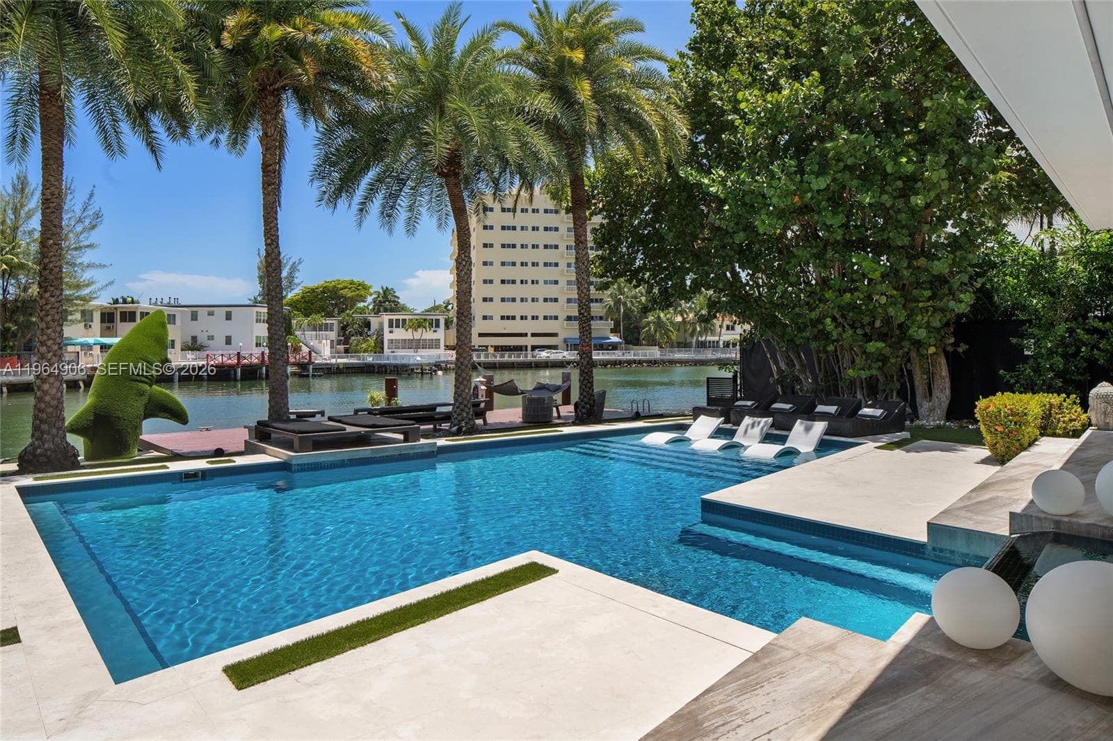 528 Lakeview Ct, Miami Beach FL 33140 — 34