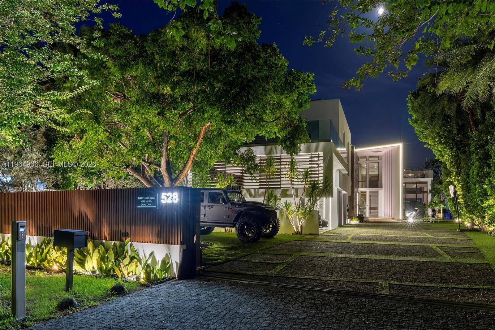 528 Lakeview Ct, Miami Beach FL 33140 — 10