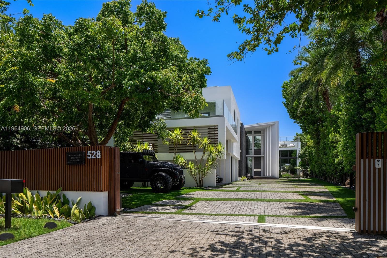 528 Lakeview Ct, Miami Beach FL 33140 — 11