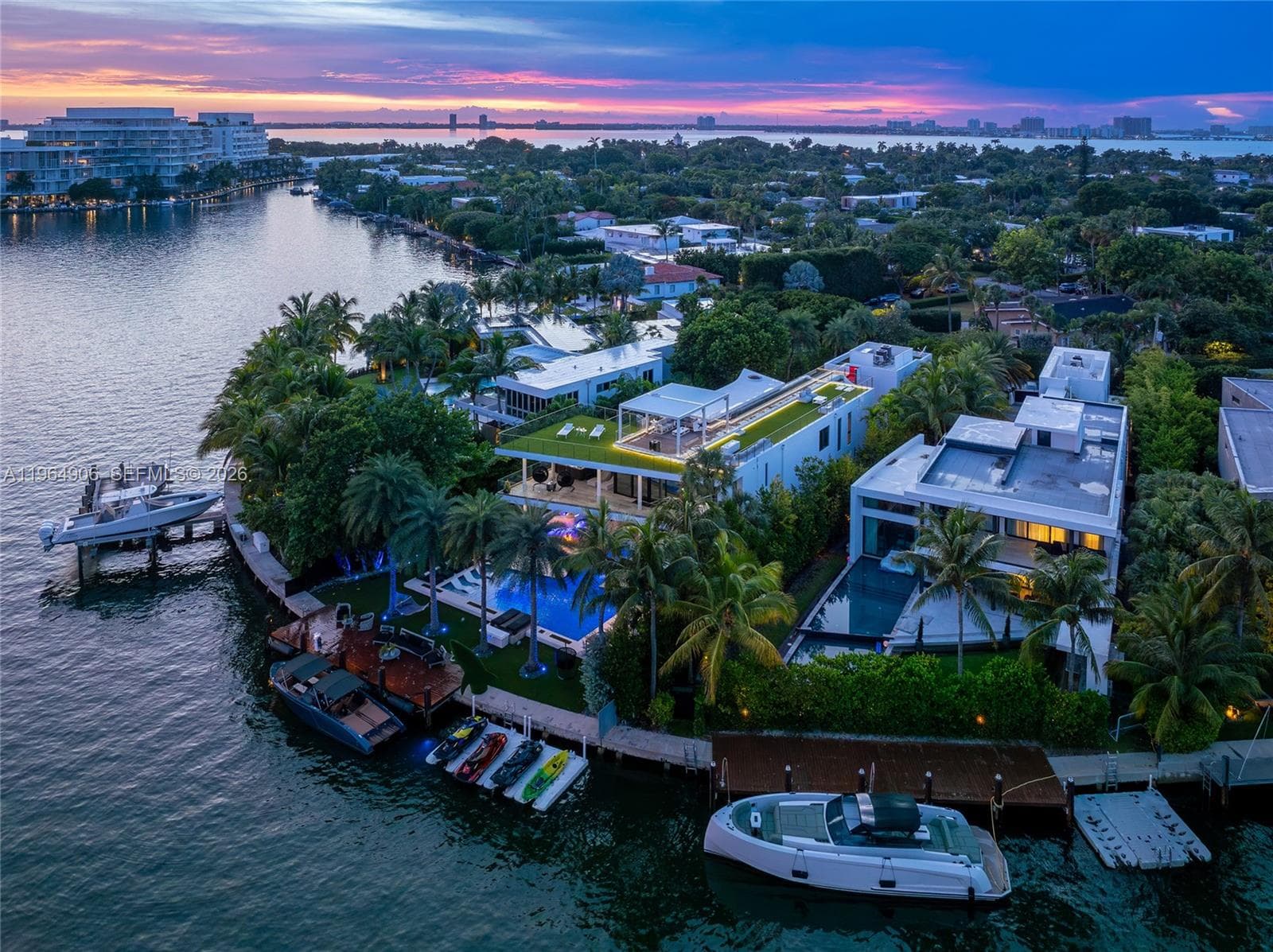 528 Lakeview Ct, Miami Beach FL 33140 — 70