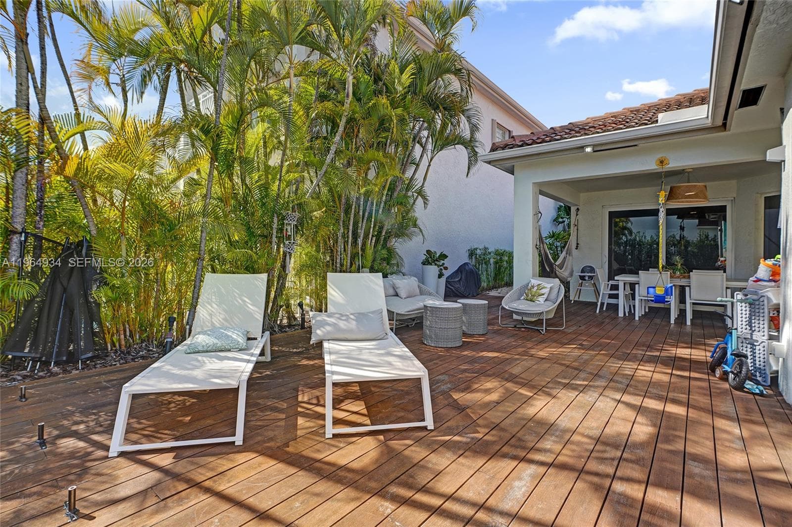 1662 Diplomat Dr, Miami FL 33179 — 52