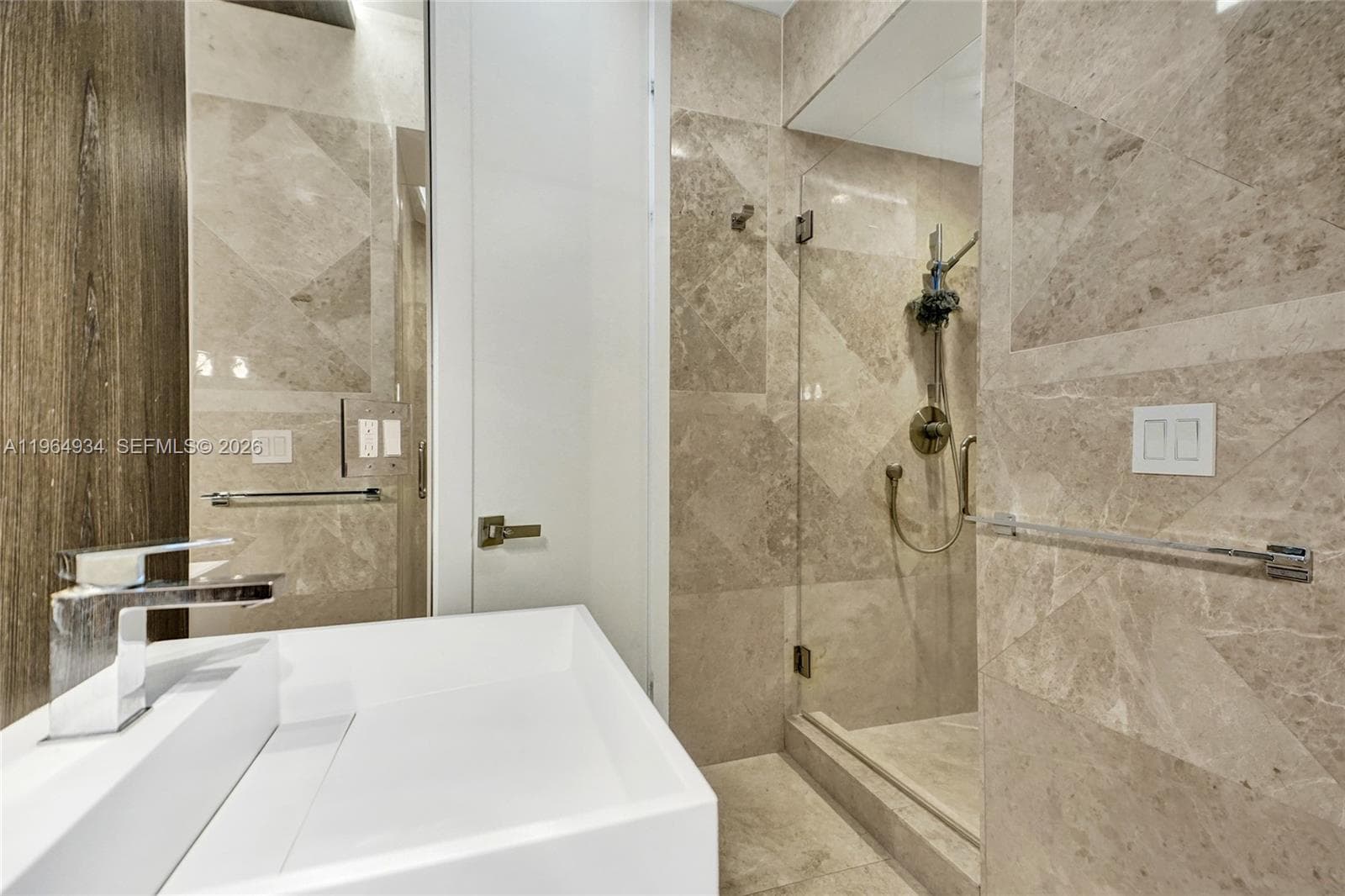 1662 Diplomat Dr, Miami FL 33179 — 22