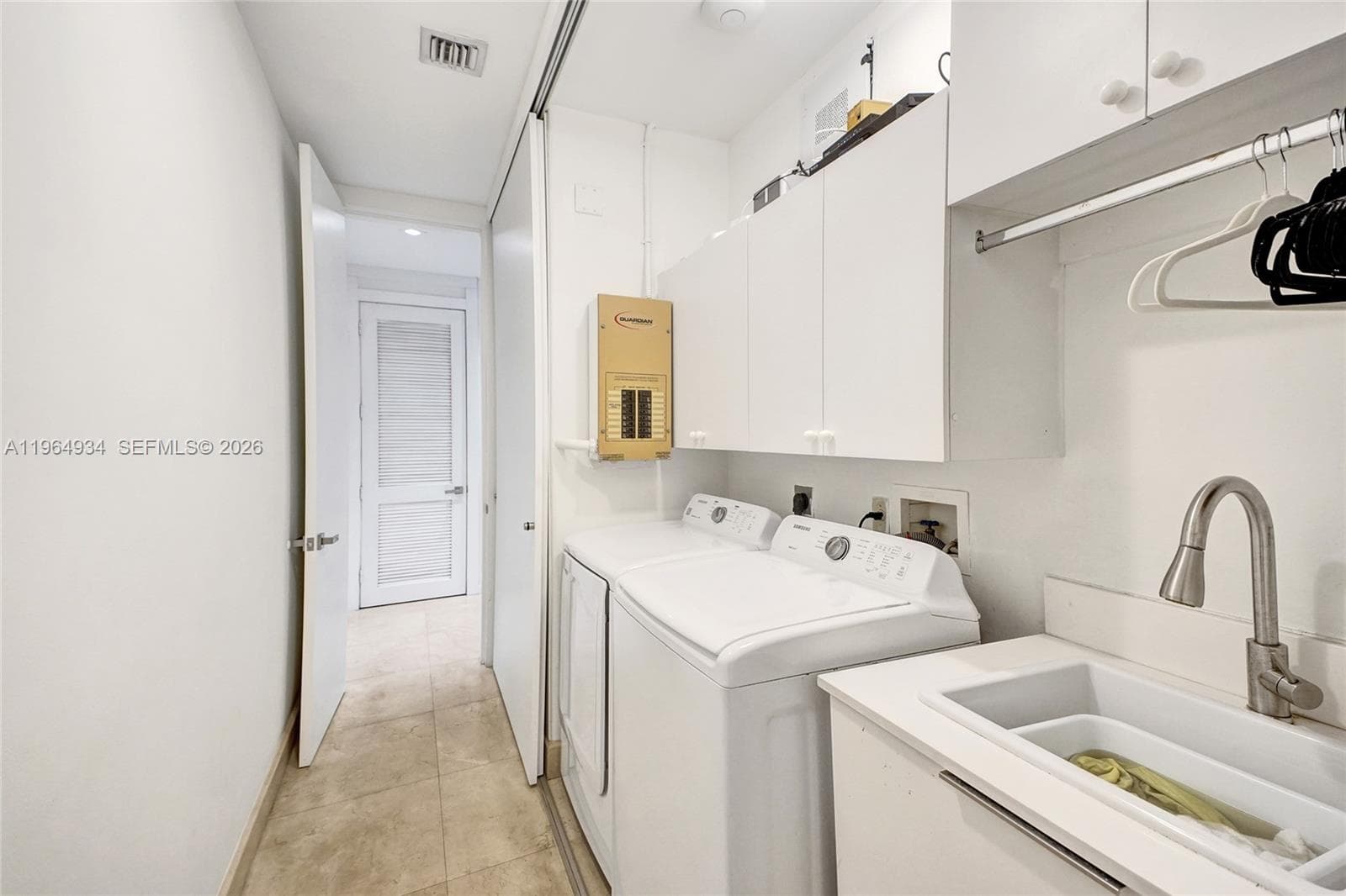1662 Diplomat Dr, Miami FL 33179 — 24